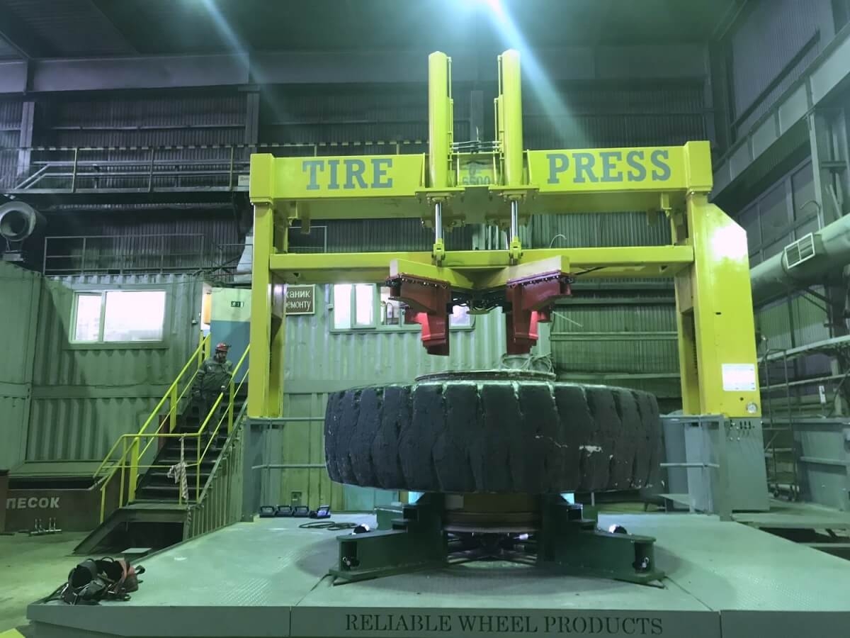 Tire stand TP 5500 for large-sized mining dump trucks for JSC 